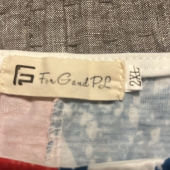 NWOT For G and Pl 4th of July shirt with cold shoulder sleeves/2XL - Picture 3 of 3